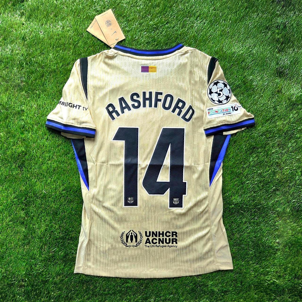 P0-1-143.jpg Nike Men's Tan T-shirt - Image 1