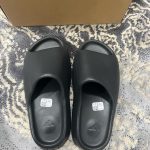 Yeezy Men's Black Slides - Image 2