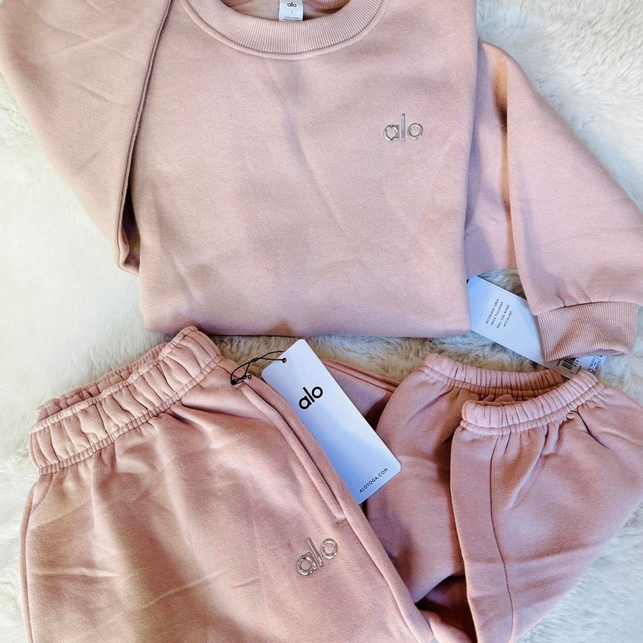 P0-1-497.jpg Alo Yoga Women's Pink Sweatshirt - Image 1