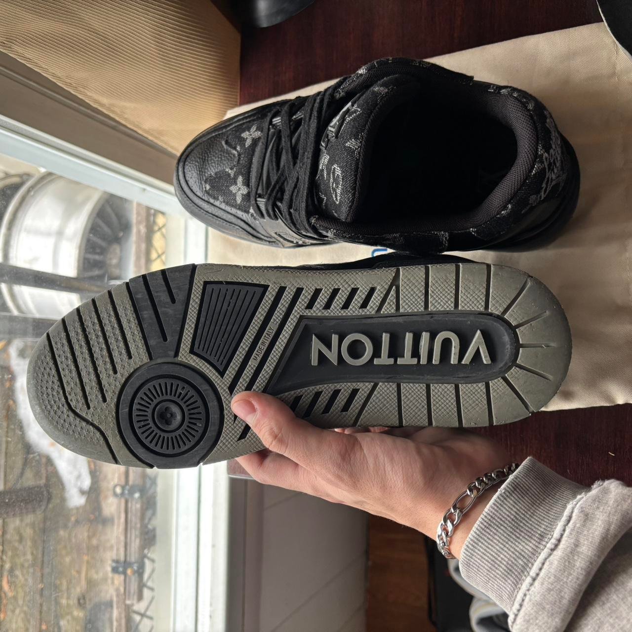 P0-141.jpg Louis Vuitton Men's Black Trainers - Image 1