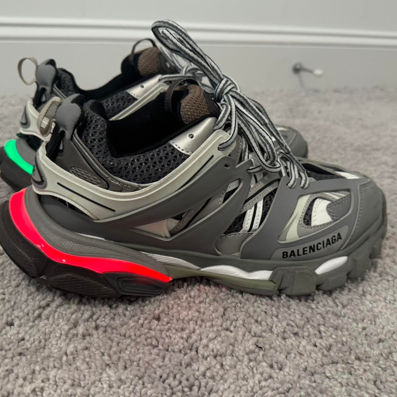 P0-174.jpg Balenciaga Men's Grey and Black Trainers - Image 1