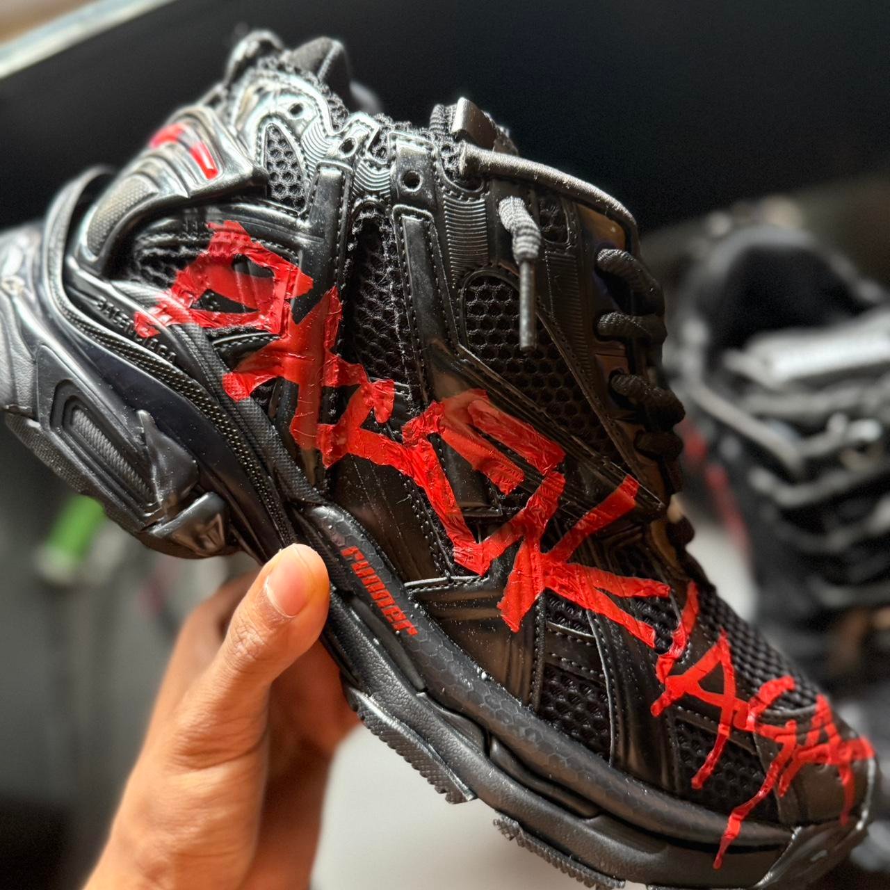 P0-2-321.jpg Balenciaga Men's multi Trainers - Image 1