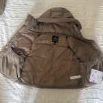 Alo Yoga Women's Brown and Tan Gilet - Image 4