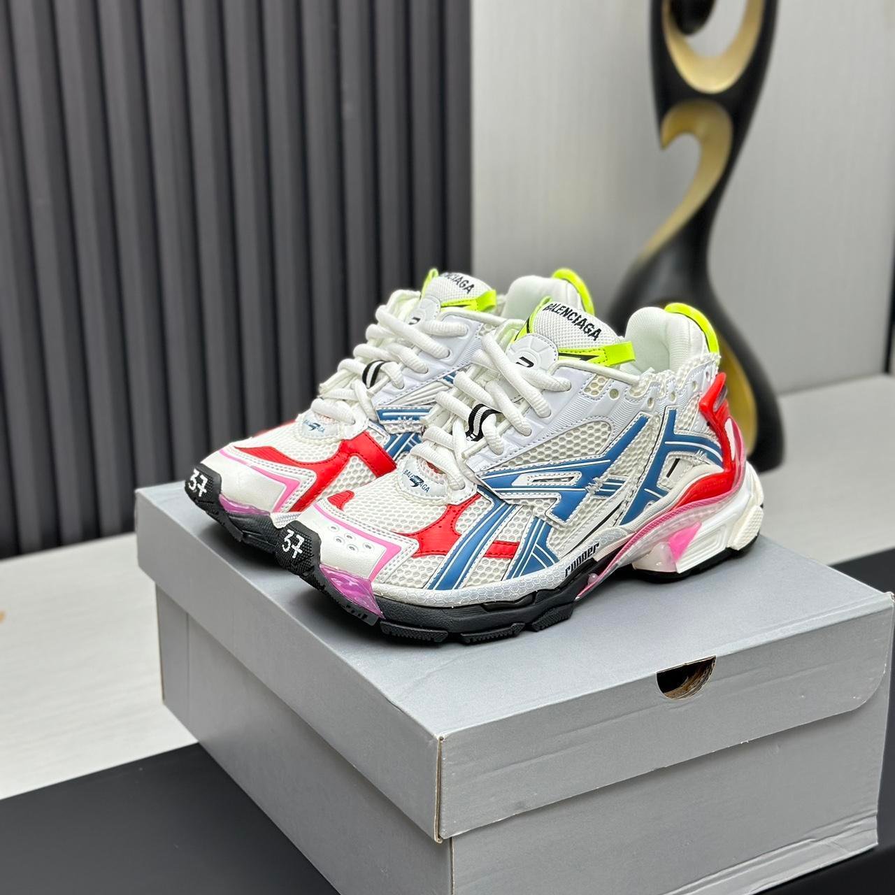 P0-350.jpg Balenciaga Men's multi Trainers - Image 1
