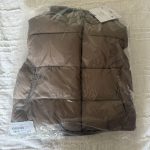 Alo Yoga Women's Brown and Tan Gilet - Image 7