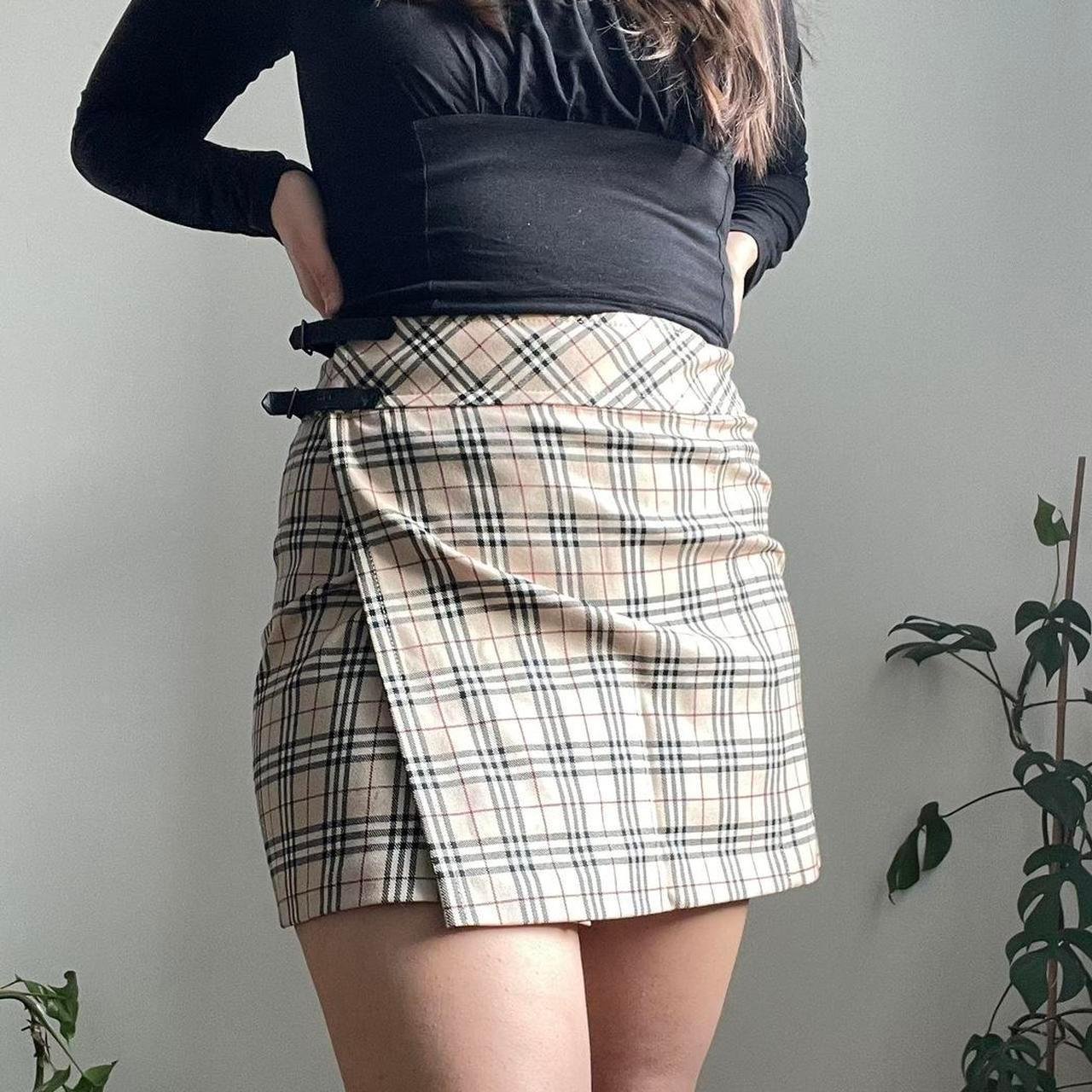 P0-670.jpg Burberry Women's Tan and Cream Skirt - Image 1